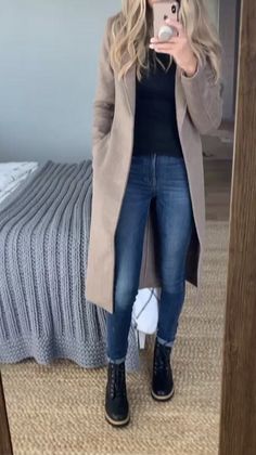 Lights Fall, Combat Boot Outfits, Combat Boot Outfit, Stil Elegant, Mode Casual, Outfit Jeans, Casual Work Outfits, Casual Winter Outfits, Fall Fashion Outfits