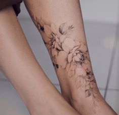 a woman's leg with flowers on it