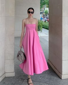 Solid Dresses For Women, Maxi Dress Aesthetic Outfit, Pink Maxi Dress Outfit Summer, Summer Colour Outfits, Elegant Simple Outfit, Cocktail Dress Petite, Trendy Summer Dresses, Prom Dress Simple, Pink Formal Gown