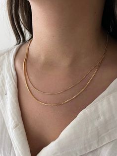 18" long box chain necklace Great for layering but shines when it's alone too! Dainty Gold Necklace Layered, Heart Onesie, Simple Chain Necklace, Ornament Designs, Necklace Stack, Heart Socks, Box Chain Necklace, Mexican Jewelry, Earrings Design