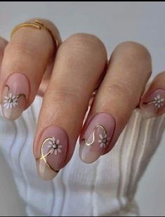 Nails Yellow, Graduation Nails, Daisy Nails, Flower Nail Designs, Her Nails, Flower Nail, Elegant Nails