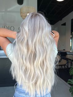 Blonde No Dimension, Bleach Blonde Hair With Dimension, Plat Blonde Hair, Full Blonde Hair Color, Light Blonde Balayage With Money Piece, Long Bright Blonde Hair, Icy Ash Blonde Hair Balayage, Bright Blonde With Dimension, Summer Blonde Hair Balayage