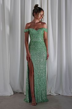 Highlights Stunning sequin mermaid maxi Sweetheart style cowl neckline Gathered Midriff Available in Champagne, Navy, Burgundy, Black, Emerald Green & Mint Sizing The model is 5'10 and wears UK size 8 / S / US size 4 Fit & Fabric Made from 100% Polyester Fully lined Back zipper & ties True to size Length from top of shoulder to hem: 155cm (Front) Length from top of shoulder to hem: 170cm (Trail) Stretch: 7/10 for stretch Oh Hello Clothing, Dream Prom Dress, Gown Gold, Burgundy Midi Dress, Dream Prom, Sequin Prom Dress, Green Mint, Sequin Gown, Rust Dress