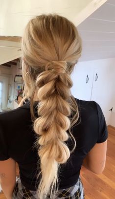 Cute Braided Hairstyles For Prom, Updo Hairstyle For Homecoming, Cute Up Due Hairstyles, Hoco Hair Up Ideas, Country Hoco Hair, Outside Hairstyles Summer Long Hair, Prom Hair Loose Braid, Homecoming Hair Styles Up, Hairstyles For Long Hair Special Occasions