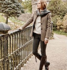 15 British Style Essentials For Autumn and Winter - Sustainable Fashion Edit | Ethical Bunny British Style Women Outfits, Mode Style Anglais, English Country Fashion, English Outfit, British Country Style, Wild Outfits, Style Anglais, Countryside Style, Country Style Outfits