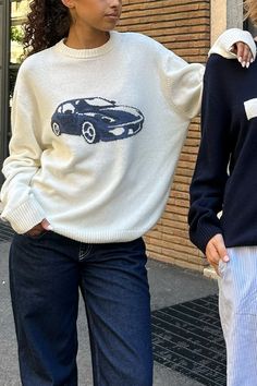 Sweater with Car print, crew neckline, long sleeves, ribbed hem, long length, relaxed fit. Sweatshirt Inspo Aesthetic, Easy Winter Fits, Form Fitting Sweaters, Christmas List Ideas Clothes, Seattle Outfits Fall, Uni Girl Aesthetic, 90s Autumn Fashion, Porsche Sweatshirt, Sweater Hoodie Outfit