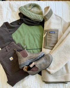 Winter Outfit Outdoor, Crunchy Winter Outfits, Granola Style Outfits Winter, Granola Hiking Outfit, Granola Outfits Fall, Granola Girl Aesthetic Winter, Granola Girl Winter Outfits, Outdoor Aesthetic Outfits, Granola Girl Winter