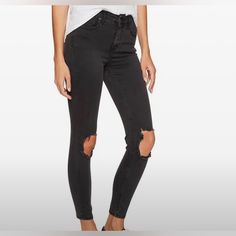 Nwt Free People Cotton Blend, Lace, Polyester, Spandex, Denim Skinny Fit High Rise Cropped Black Jeans Colorblack Closure Typebutton Msrp $78 Smoke And Pet Free Home Super Stretchy High Rise Skinnies Featuring Busted Out Knees And Raw Edges. In An Ankle Grazing Length, These Jeans Will Be Your New Go-To Pair. Studded Jeans, Free People Jeans, Button Fly Jeans, Jeans Color, Black Skinnies, Colored Jeans, High Waist Jeans, Stretch Denim, Black Jeans