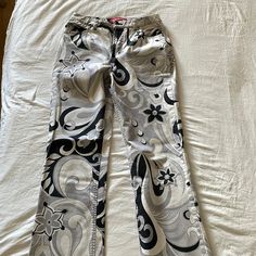 Selling Vintage B&W Psychedelic Print Wide Leg Gloria Vanderbilt Jeans, Bought From Online Vintage Boutique, Never Worn. Tag Says Size 8, Measurements Are: 29 Inch Waist, 11 Inch Rise, 40.1 Inch Length. Super Good Condition!!!!!!! Print Is Similar To Emilio Pucci Retro White Printed Bottoms, Fitted Graphic Print Y2k Bottoms, Y2k Fitted Graphic Print Bottoms, Y2k Style Tight Graphic Print Bottoms, Y2k Graphic Print Bottoms, Style Development, Gloria Vanderbilt Jeans, Gloria Vanderbilt, Emilio Pucci