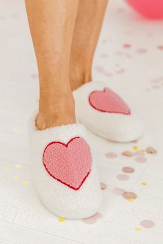 Heart Slippers, Relaxing Morning, Return Labels, Cozy Slippers, Shoe Boxes, Fuzzy Slippers, Slippers Cozy, Valentine's Day Outfit, Sponge Cleaning