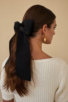 Elevate your style with our Danielle Scallop Bow. This oversized black bow, with its elegant scalloped edges, adds a touch of sophistication to any outfit. Whether worn as a statement piece or to complete a chic look, this bow is sure to turn heads and make you stand out as a fashion forward individual. This large bow holds a moderate amount of hair, ideal for all hair types and hair lengths. Handmade in our NYC Studio. Cornrows Braids For Black Women, Silk Press Natural Hair, Black Hair Bows, Nyc Studio, Front Hair Styles, Fringe Hairstyles, Curly Hair Routine, Cornrows Braids