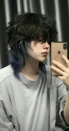 Wolfcut Hair Dye, Hair Dye Ideas Men, Wolfcut Hair Men, Tomboy Long Hair, Hair Cuts Long Hair, Hair Cuts Long, Dyed Hair Men, Wolfcut Hair, Androgynous Hair