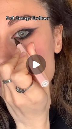 Soft Grunge Eyeliner, Soft Grunge Makeup Tutorial, Easy Eyeliner Tutorial, Grunge Eyeliner, Soft Grunge Makeup, Grunge Makeup Tutorial, Sabine Wren, Eyeliner Looks, Eyeliner Tutorial