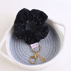 Scrunchie Keychain-Black Condition: Pristine; Boutique Every Clothing Item Is Steam Cleaned. Ships Clean And Ready To Wear. Smoke Free And Pet Free Home. I Do My Best To Photograph All Flaws, If Any. Take A Good Look At The Photos Before Making A Decision. Questions? Leave A Comment Below! Scrunchie Keychain, Making A Decision, Keychain Black, Steam Cleaning, Key Card Holder, Card Holders, Scrunchies, Clothing Items, Steam