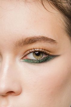 Body Flow, Green Eyeshadow, Eye Makeup Art, Editorial Makeup, Makeup Eyeliner, Creative Makeup, Fall 2018, Artistry Makeup, Pretty Makeup