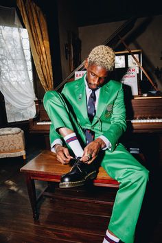 British Men Aesthetic, Green Men Outfit, Tyrell Hampton, Colourful Suit, Green Outfit Men, Asap Nast, Rowing Blazers, Old Lady