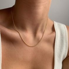 Basic B* Necklace (gold) Chain Outfit, B Necklace, Stackable Necklaces, Spice It Up, Angel Necklace, Minimal Necklace, Trending Necklaces, Jewel Necklace, Classy Jewelry