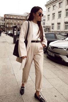 Summer Outfit Ideas 2023, Spring Outfit Women, Spring Workwear, Loafers Outfit, Spring Work Outfits, Stil Boho, Beige Outfit, Casual Styles