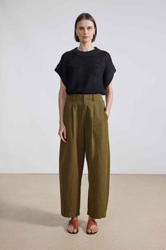 Bari Crop Trouser | Apiece Apart Apiece Apart, Cropped Trousers, Bari, Minimalist Outfit, Minimal Fashion, Signature Style, Summer Wardrobe, Cropped Pants