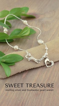 Daily Deal Reveal... a sweet treasure just for you!!😊 Adorable sterling silver anklet featuring freshwater pearl and a hammered heart dangle💗 Sweet Treasure Anklet just $36.99 (Retail $69.99) today only! Shop Now: https://bit.ly/swttrsre

You may also like:
 • Jingle Jangle Anklet
 • Trixie Anklet
 • Daisy May Anklet Jingle Jangle, Daisy May, Pearl Anklet