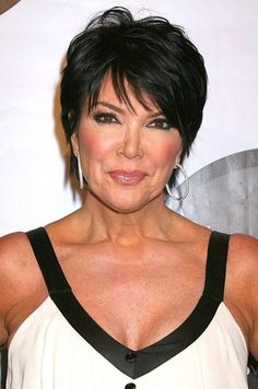 short sassy hairstyle for ladies over 50 Lisa Haircut, Kris Jenner Haircut, Kris Jenner Hair, Jenner Hair, Chic Short Haircuts, Modern Haircuts, Short Sassy Hair, Short Hairstyles For Thick Hair, Mom Hairstyles