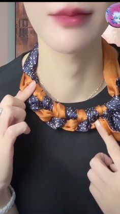 Silk Scarf Tying Tutorials, Tie A Silk Scarf, Crochet Circle Vest, Sewing Scarves, Silk Scarf Tying, Tie Scarves