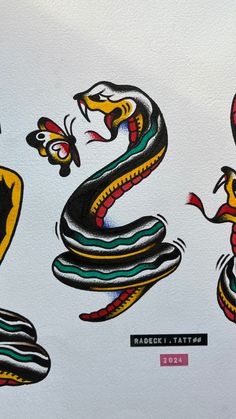 an image of snake tattoos on the back of a shirt