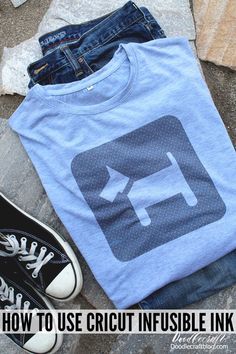 a pair of jeans and a t - shirt with the words how to use cricut in ink