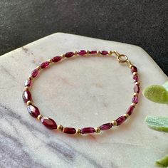 Gemstone: Natural Garnet Long Beads Faceted Cut. Metal: 14k Gold Filled. (Anti Tarnish - Hypoallergenic ) Length: 7” Inches. * Extender Chain Can Be Added By Request. * Same/ Next Day Shipping. Garnet Bead Bracelet, January Birthstone, Woman Colour, Womens Jewelry Bracelets, Beaded Bracelet, Birthstone, Garnet, Gold Filled, Gold Jewelry