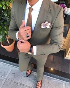 Festive Business Three-piece Suit, Green Suit Men, Green Wedding Suit, Mens Wedding Suits, A Man In A Suit, Groom Wedding Attire, Man In A Suit, Slim Fit Suit Men, Classy Suits