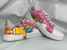 Unique hand painted sneakers, inspired by The Simpsons. 🤩 Casual Custom Sneakers With Graphic Print, Trendy Custom Sneakers With Gum Sole, Funky White Custom Sneakers For Streetwear, Casual Multicolor Custom Sneakers With Graphic Print, Summer Streetwear Custom Sneakers With Rubber Sole, Custom Summer Streetwear Sneakers With Rubber Sole, Waterproof Painted Sneakers For Spring Streetwear, Trendy Low-top Custom Sneakers With Graphic Print, Waterproof Paint Sneakers For Spring Streetwear