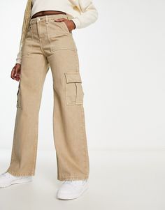 Jeans by Monki For all your nice tops Straight fit High rise Belt loops Functional pockets Scandi Chic, Beige Jeans, Jean Large, Jeans Cargo, Past Perfect, Cargo Jeans, White Beige, Body Fit, Nice Tops