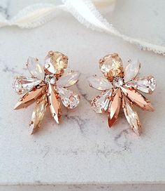 #Rose gold earrings,Bridal rose gold earrings#Champagne earrings#Cluster earrings#Swarovski earrings#Bridal earrings#White Crystal Earrings | http://etsy.me/2AdSU2J Bridal Earrings Statement, Tas Lv, Champagne Necklace, Champagne Earrings, Bridal Statement Earrings, White Opal Earrings, Dish Detergent, Motifs Perler, Gold Bridal Earrings