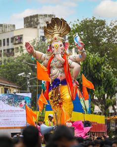 an idol is displayed in front of a crowd