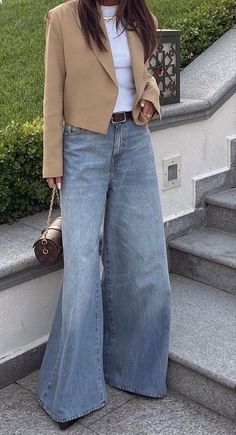 Elegante Casual, Wide Jeans, Fashion Mistakes, Tshirt Outfits, Autumn Outfit