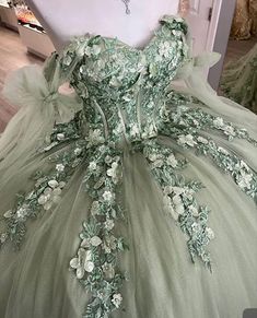 Sage Green Quinceanera, Ball Gown With Train, Sweet 16 Ball Gown, Green Quince Dress, Sweet 16 Ball, Dress Sweet 16, Xv Dresses, Green Quinceanera Dresses, Quinceanera Themes Dresses