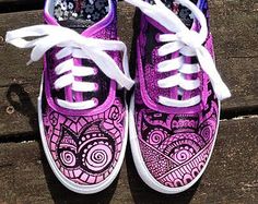 These shoes has awesome Indian henna designs all over the shoes. They have a nice pink-purple gradient. I also like how the inside of the shoes have little colorful illustrations of flowers. Cute shoes I would wear them. I see these shoes for all ages of girls. Sharpie Shoes, Indian Henna, Painted Sneakers, Purple Gradient, Hand Painted Shoes, Shoe Design, Painted Clothes, Decorated Shoes