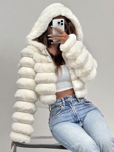 Baddie Winter Outfits, Rose Jacket, Ootd Instagram, Short Faux Fur Jacket, Fall Style Guide, Ladies Short Jackets, Style Guru, Fall Fashion Trends, Cropped Jacket