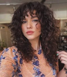 Curly Fringe, Curly Hair Trends, Shoulder Length Curly Hair, Girl Time, Curly Hair Photos, Curly Bangs