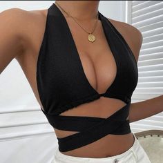 Black Xs Shein Top Never Worn Revealing Outfit Casual, Hot Outfit Ideas Summer, Cleavage Tops, One Strap Top, Going Out Clothes, Black Bikinis, Wide Straps Top, Mode Zara, Club Tops