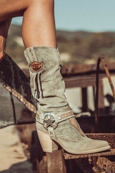 Ideas Vestidor, Botas Outfit, Boho Shoes, Casual Glam, Boho Boots, Looks Country, Estilo Country, Ibiza Fashion, Buckle Ankle Boots