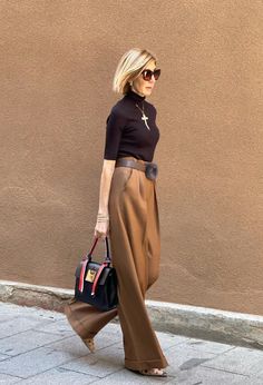 Wide Pants Outfit, Susi Rejano, Wide Leg Outfit, Midlife Fashion, Ootd Women, 50 Style, Fashion Over 50, 50 Fashion