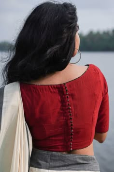 Cotton Blouse Boat Neck Design, Cotton Back Blouse Design, Plain Cloth Blouse Design, Boat Neck Cotton Blouse Designs, Trendy Blouses Back Design, Low Boat Neck Blouse Designs, Design Of Blouse Patterns, Back Side Button Blouse Design, Blouse Designs For Cotton Sarees Style