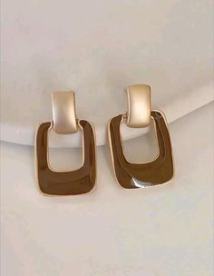 beautiful 90s brown and golden earrings. Cheap Brown Earrings For Everyday Use, Cheap Traditional Brown Earrings, Trendy Brown Rectangular Jewelry, Chic Brown Earrings For Party, Trendy Brown Jewelry For Party, Trendy Brown Earrings For Party, Trendy Brown Party Earrings, Chic Brown Drop Earrings, Chunky Earrings