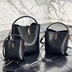 Size: Standard Size It comes with Dust box, Care manual, Tag, and Paper bag. High-end Bucket Bag, Chic Handbags, Everyday Luxuries, Chic Me, Top Collection, Branded Handbags, Exclusive Bag, Luxury Accessories, Beautiful Packaging