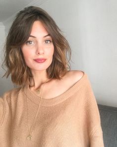 Womens Bob Haircuts With Bangs, Thick Short Hair With Curtain Bangs, Round Face Updo Casual, Above The Shoulder Length Hair, Italian Bob, Daredevil Netflix, Makeup Tip, Hair 2018, Medium Hair Cuts