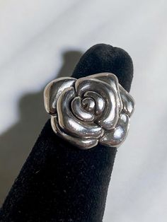 .925 sterling silver  Ring size 7.25 5 grams Womens Ring, Ring Flower, Vintage Sterling Silver Rings, Rose Vintage, Spoon Rings, Ring Vintage, Flower Ring, Estate Jewelry, Vintage Flowers