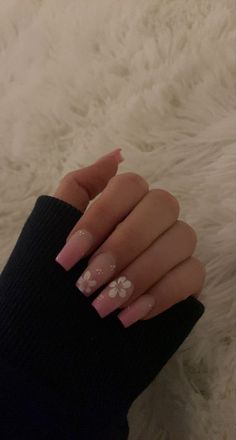 There's a new beauty trend taking over Instagram and it's absolutely stunning. Say hello to "quartz nails". Pink Flower Nails, Summery Nails, Girly Acrylic Nails, Casual Nails, Classy Acrylic Nails, Soft Nails, Summer Acrylic Nails, Pink Acrylic Nails, Dream Nails