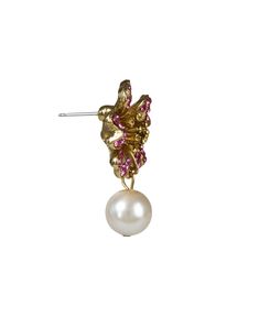 Add a feminine touch to all your favorite looks with the finely crafted flower and pearl earrings from Oscar de la Renta. These gold-plated post-backs are intricately detailed with pink glass crystals that drop down to hold a resin pearl. Perfect for casual ensembles and dinner parties alike, they are sure to stay on heavy rotation. Jeweled Pearl Earrings For Party, Gold Jeweled Pearl Earrings, Pink Metal Earrings For Formal Occasions, Pink Elegant Flower Earrings For Evening, Elegant Pink Flower Earrings For Evening, Formal Pink Metal Earrings, Jeweled Dangle Pearl Earrings, Elegant Jeweled Pearl Earrings As Gift, Elegant Pink Metal Earrings