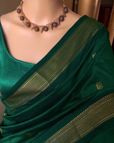 Green Cotton Saree Look, Dark Green Saree Aesthetic, South Indian Green Saree, Green Sarees Silk, Bottle Green Saree Contrast Blouse, Green Saree Blouse Designs, Dark Green Saree Contrast Blouse, Green Saree Look Traditional, Bottle Green Blouse Designs